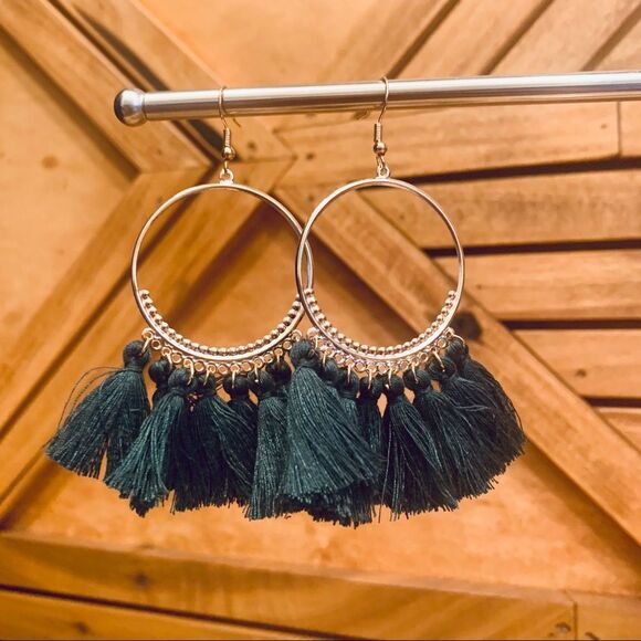 Jewelry - Green tassel earrings